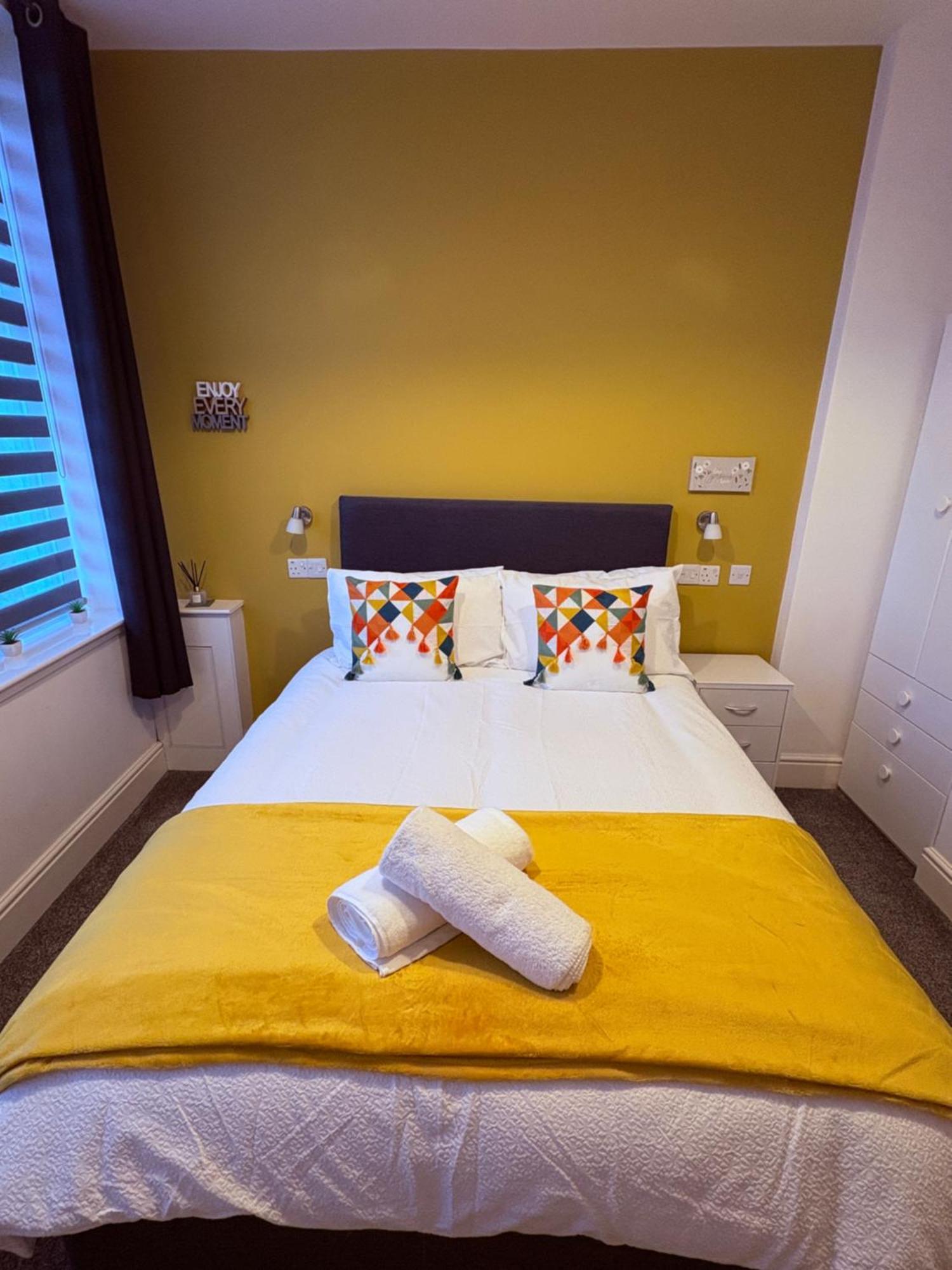 Mandela House Apartments Kirkcaldy Esterno foto
